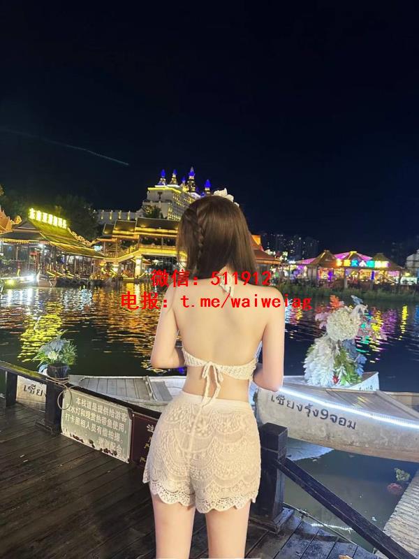 极品甜美风网红模特芊朵朵