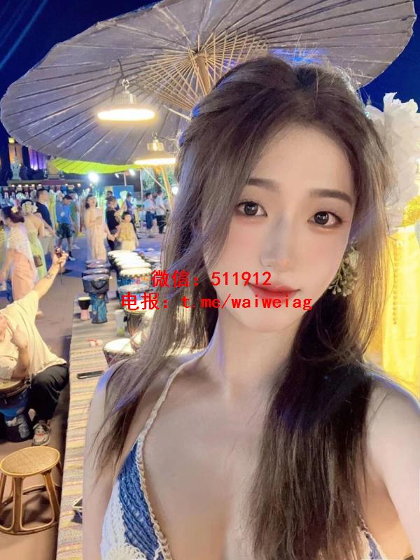 极品甜美风网红模特芊朵朵