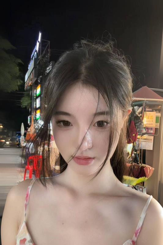 艺术系美少女燕玲