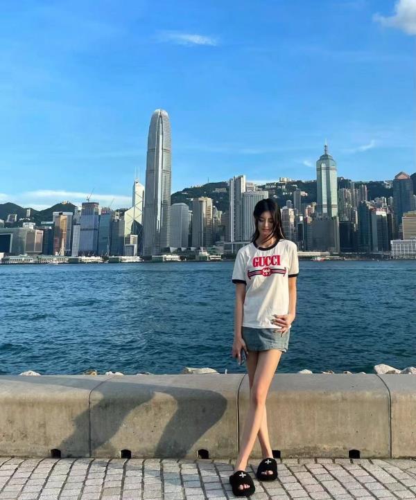 艺术系美少女燕玲