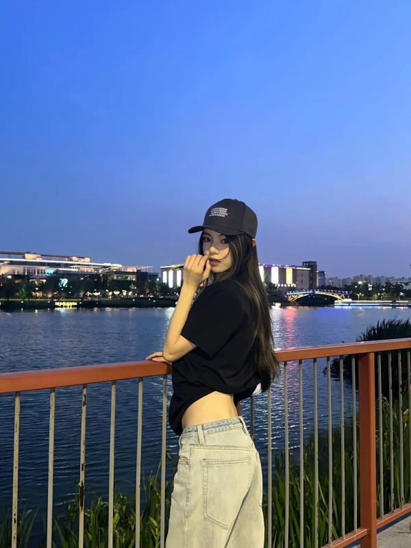 阳光御姐衿衿