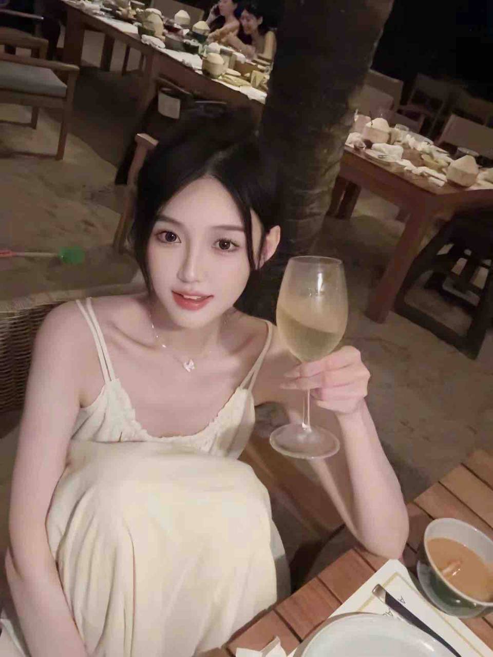 迷人的小甜心莹然