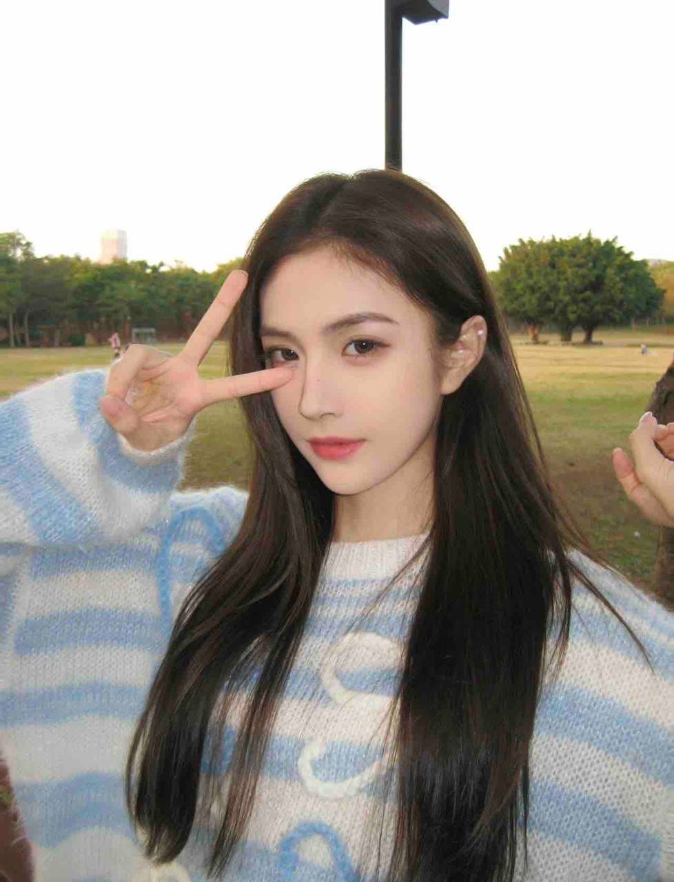 温驯乖巧少女Galina