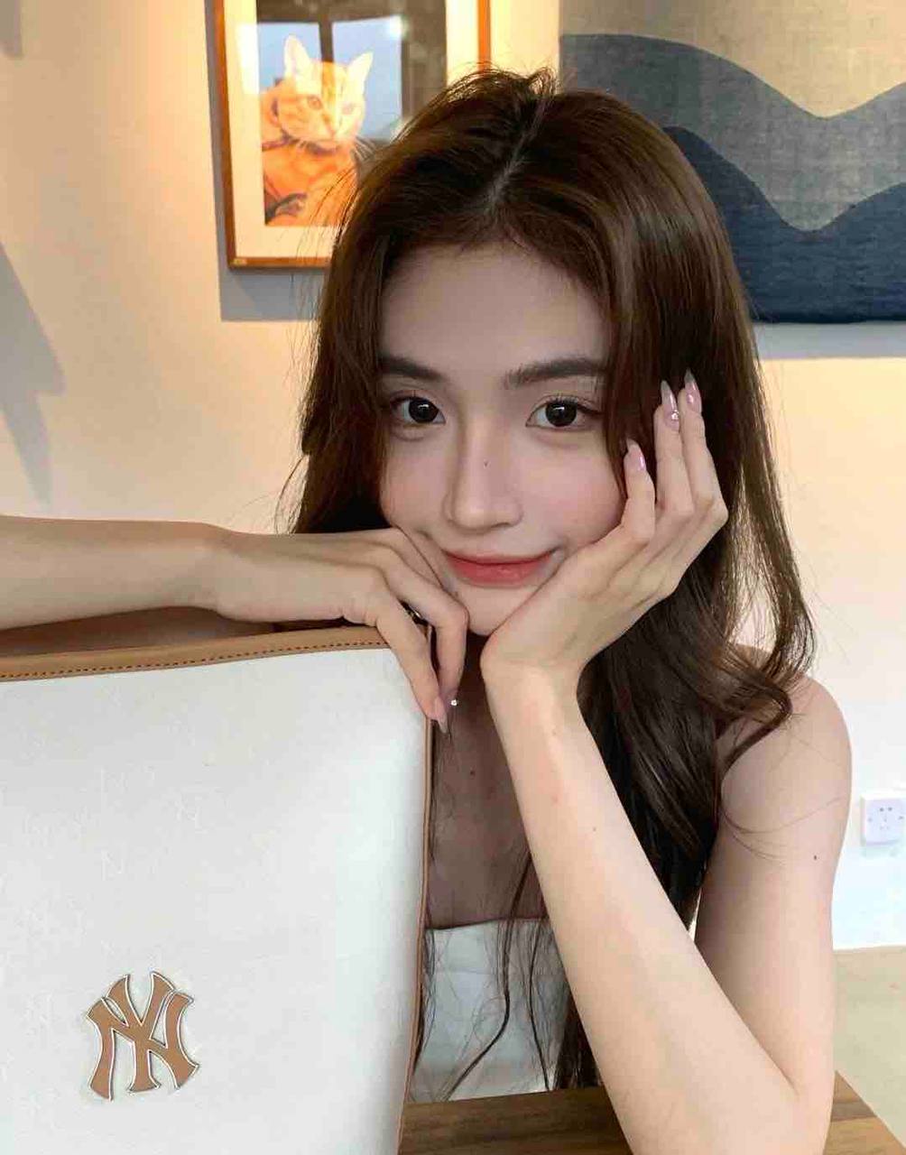 温驯乖巧少女Galina