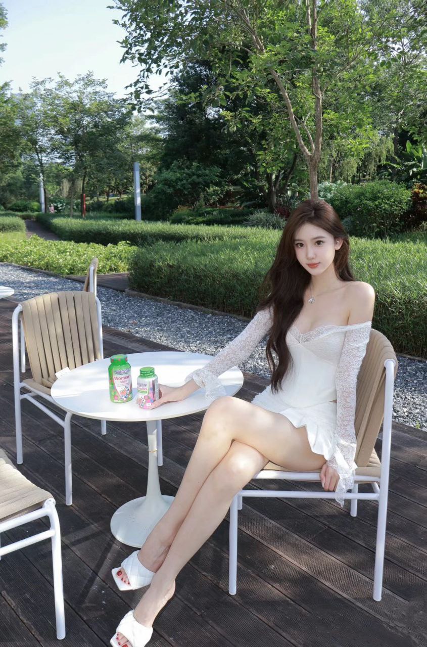 高挑长腿女神Alina