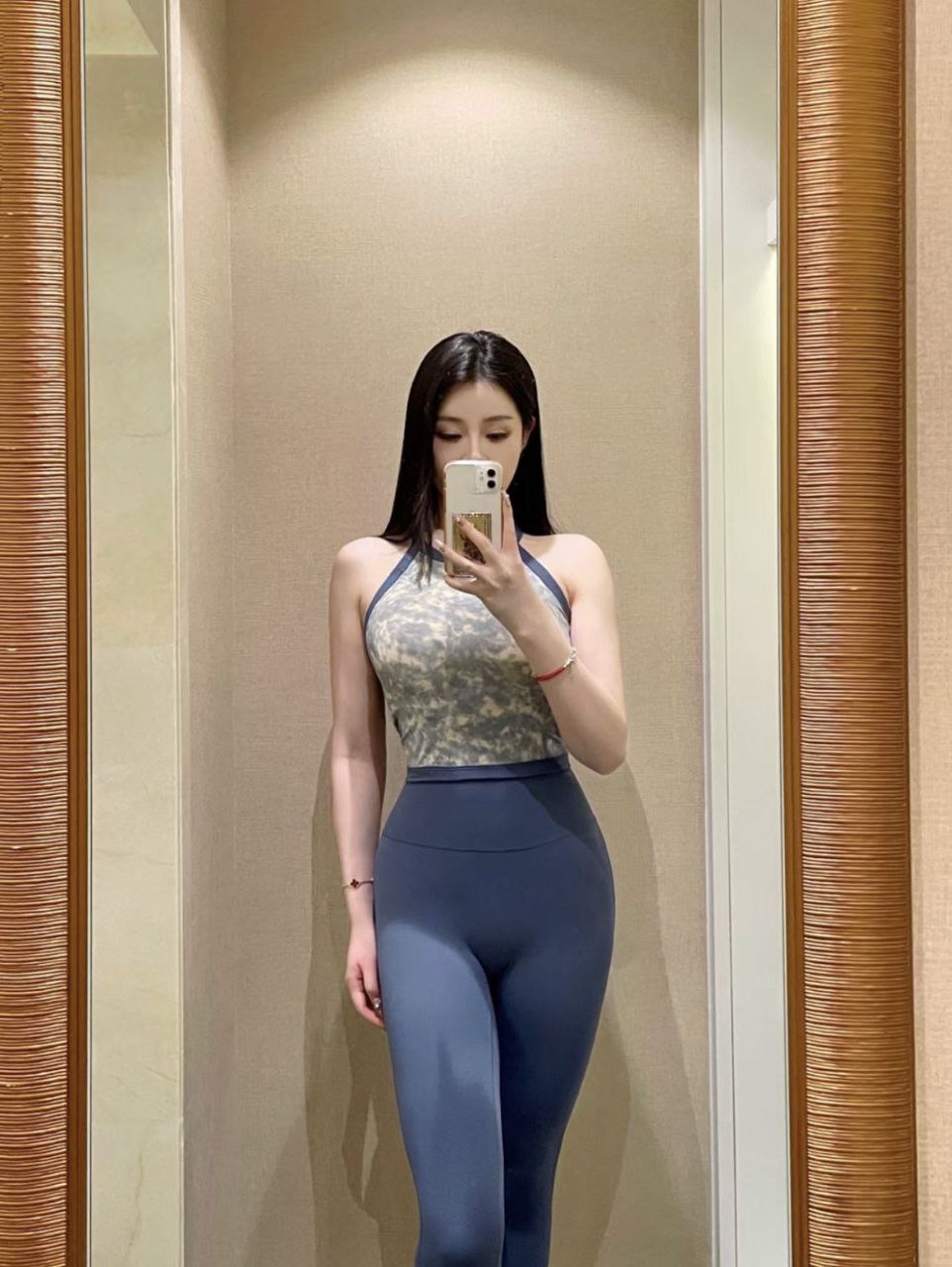 气质型邻家妹妹依萌