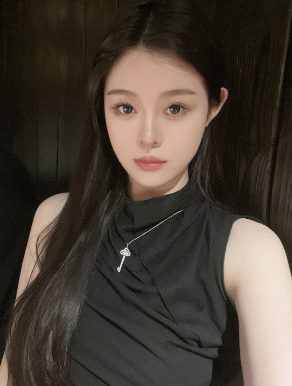 气质型邻家妹妹依萌