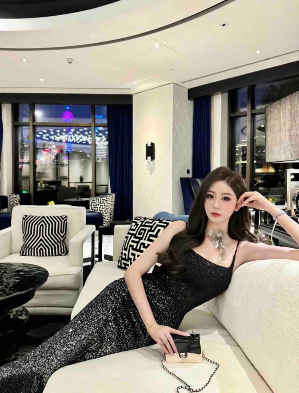 高挑精致模特Cassilda
