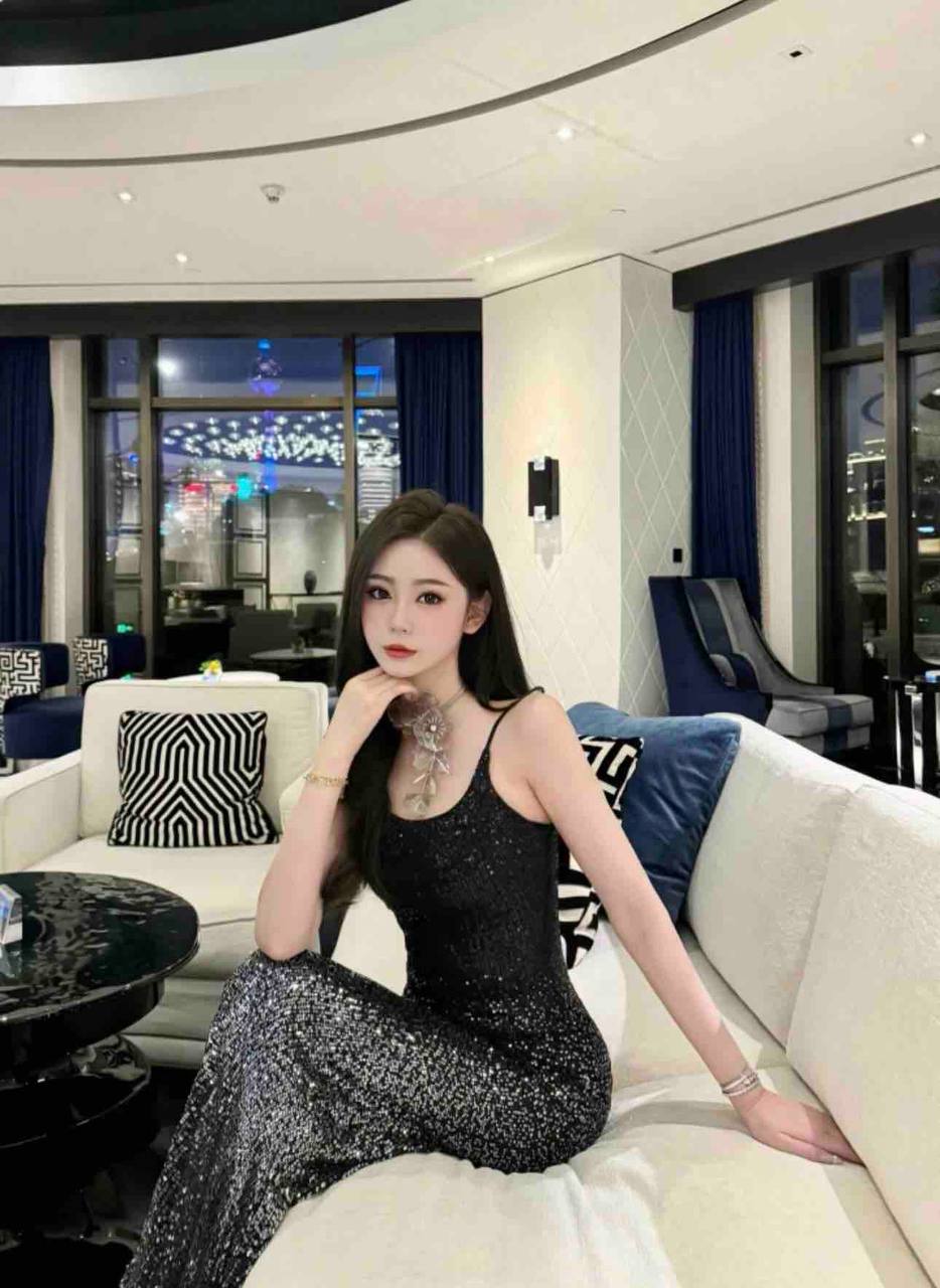 高挑精致模特Cassilda