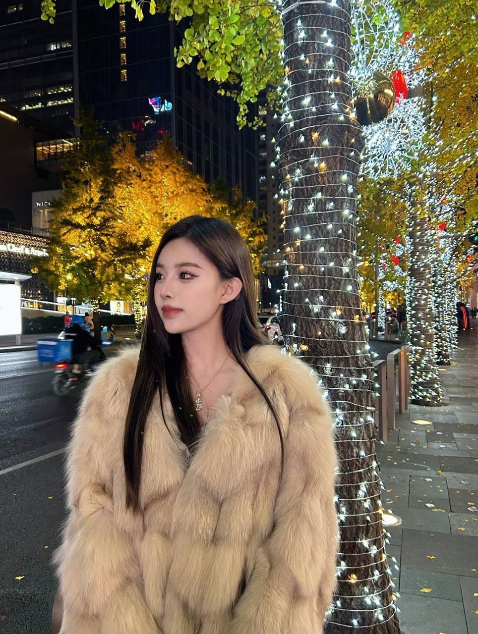 顶级气质女神余妍