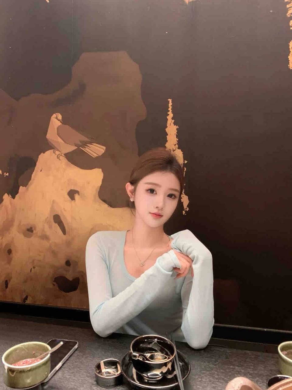 清新可爱艺术生琳雅