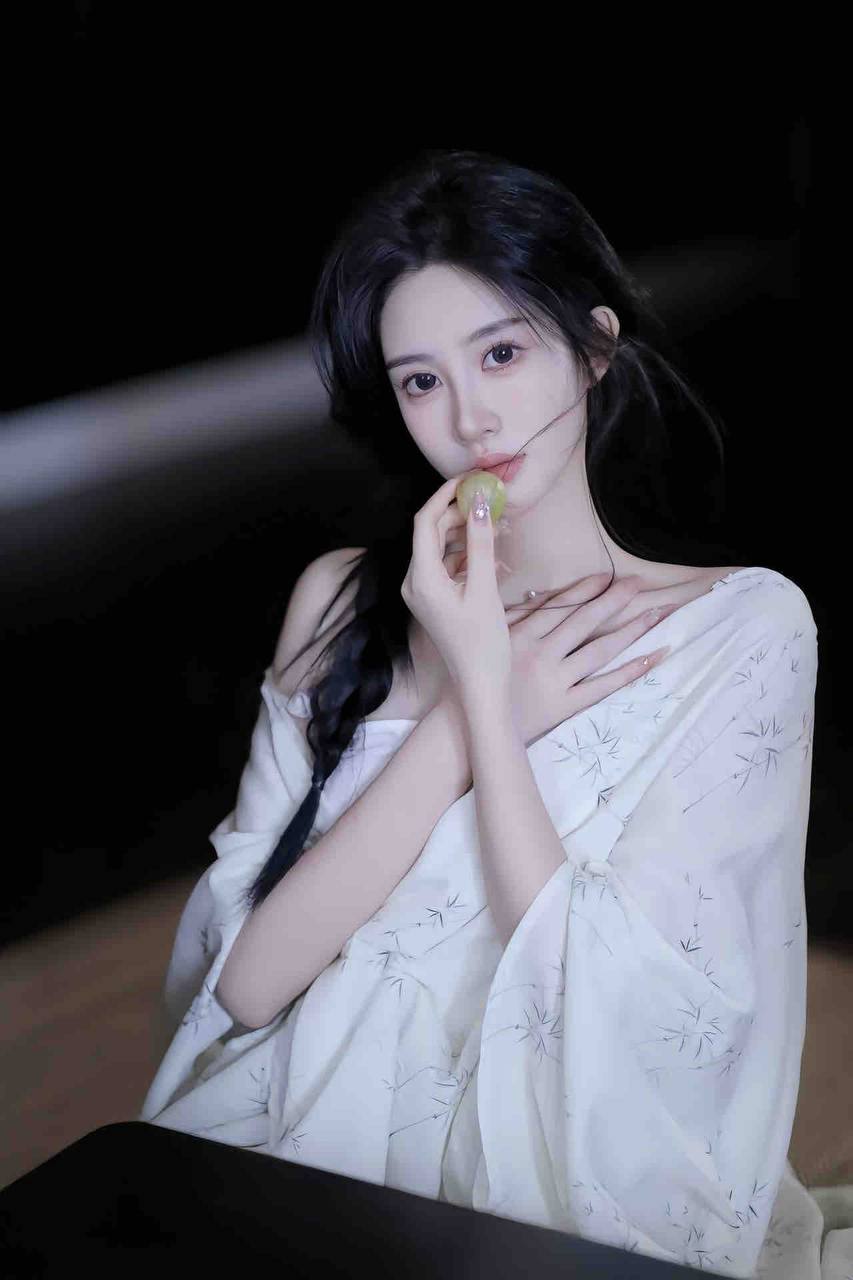 广告商务模特Lyne