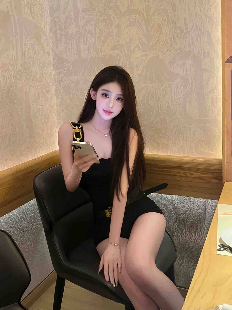 性感迷人毕业生乔玖儿
