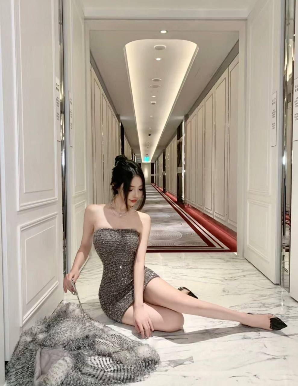 风格百变性感女神露婷