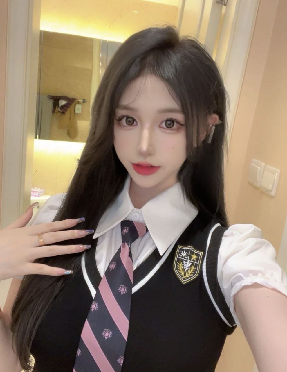甜酷风格学妹语曈