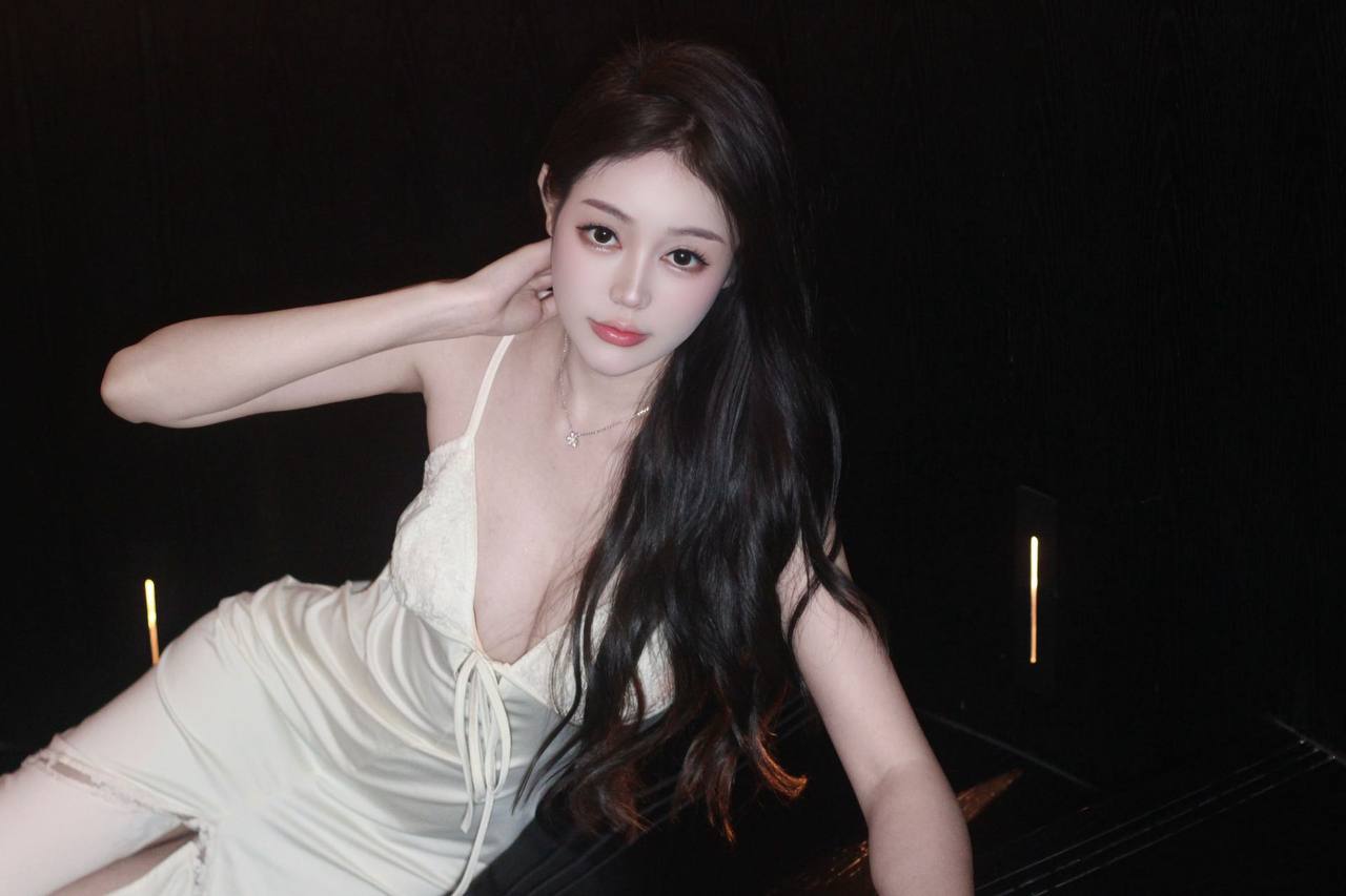 清冷纯欲脸Vevia