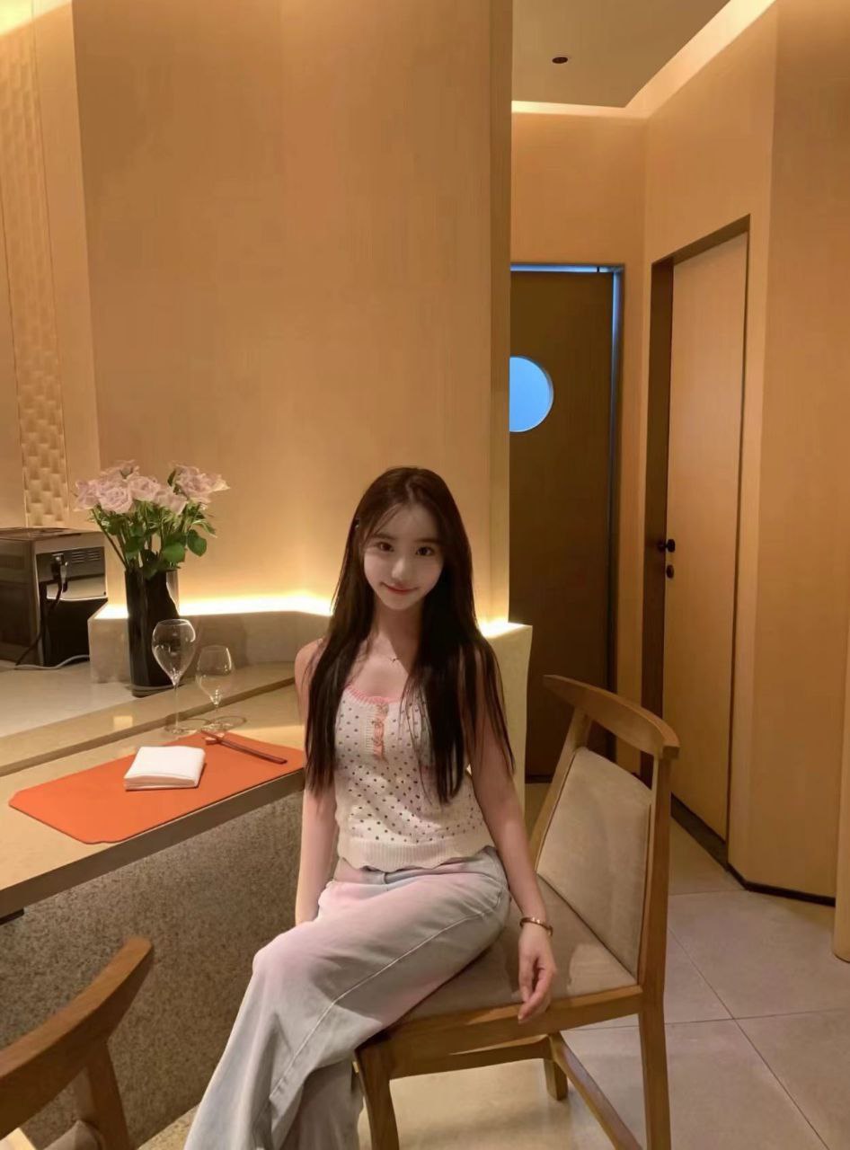 开朗自然小姐姐兮妍