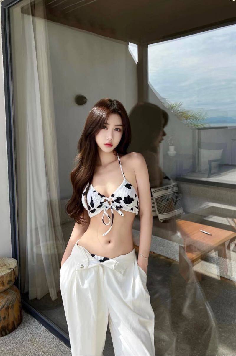苗条靓女妮若