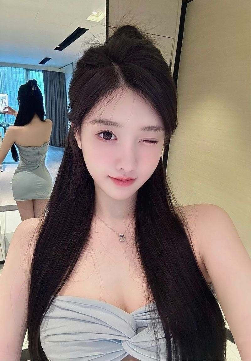 签约小网红Elira