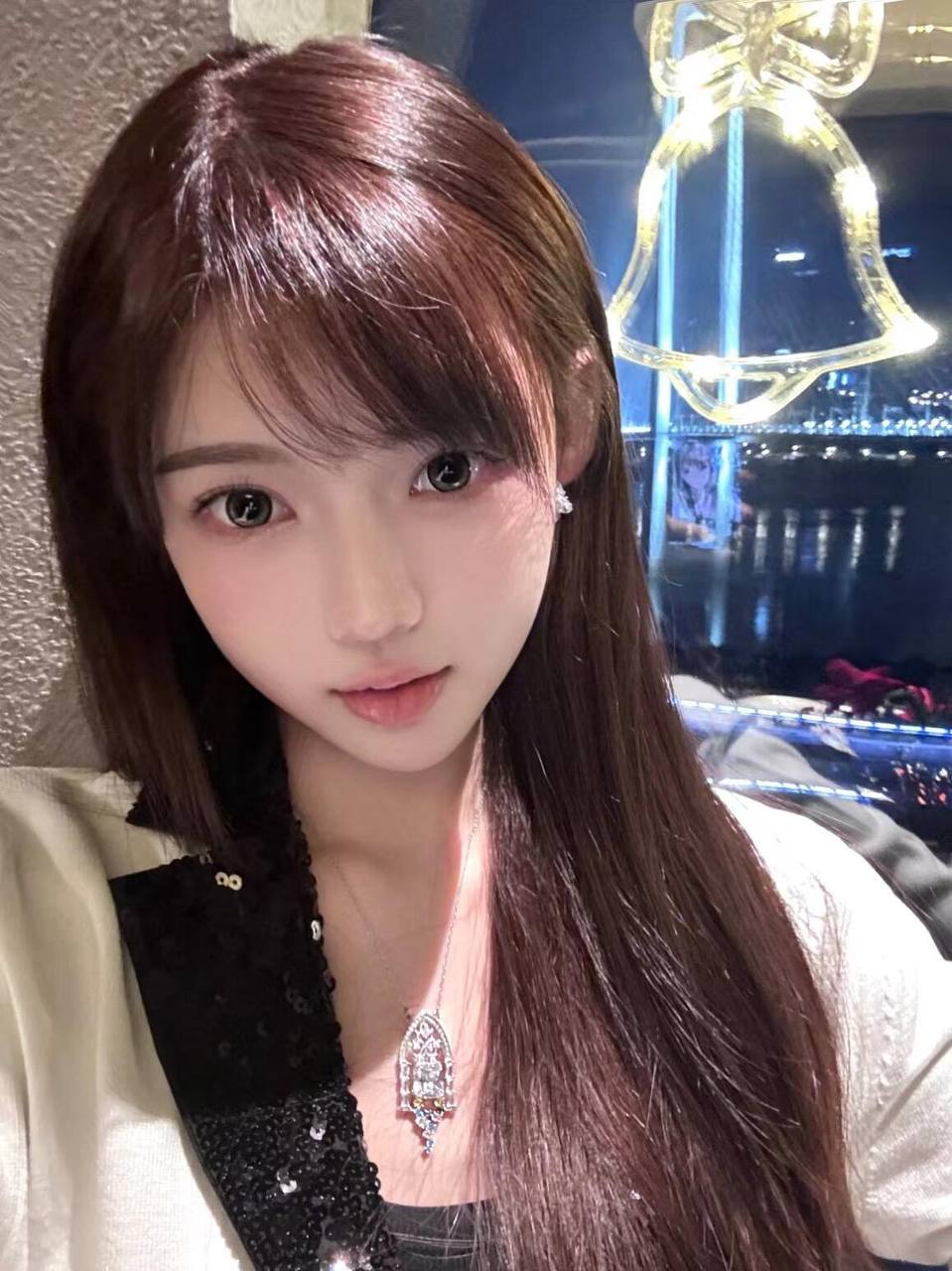 人气颜值网红沁宜