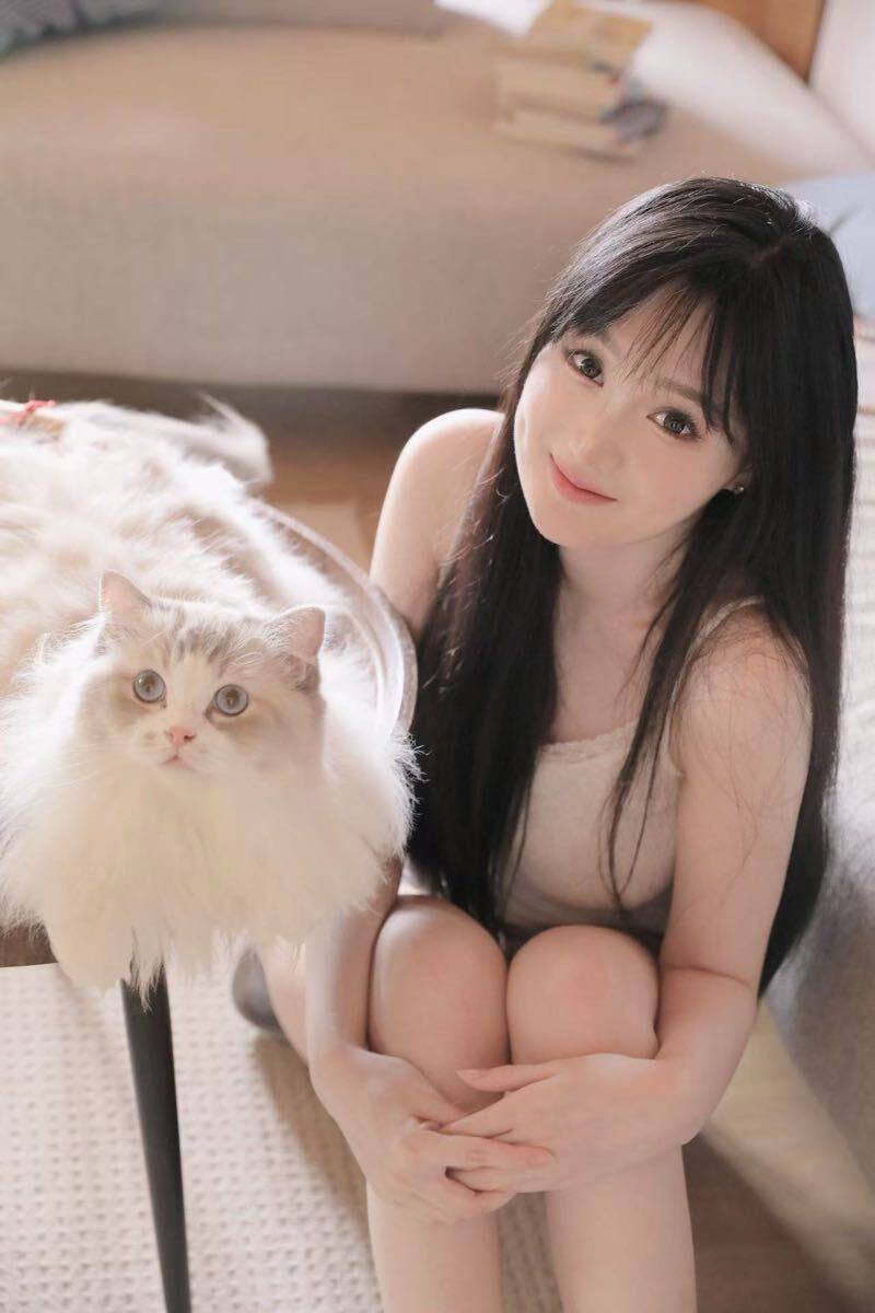 校园平面模特Tivon
