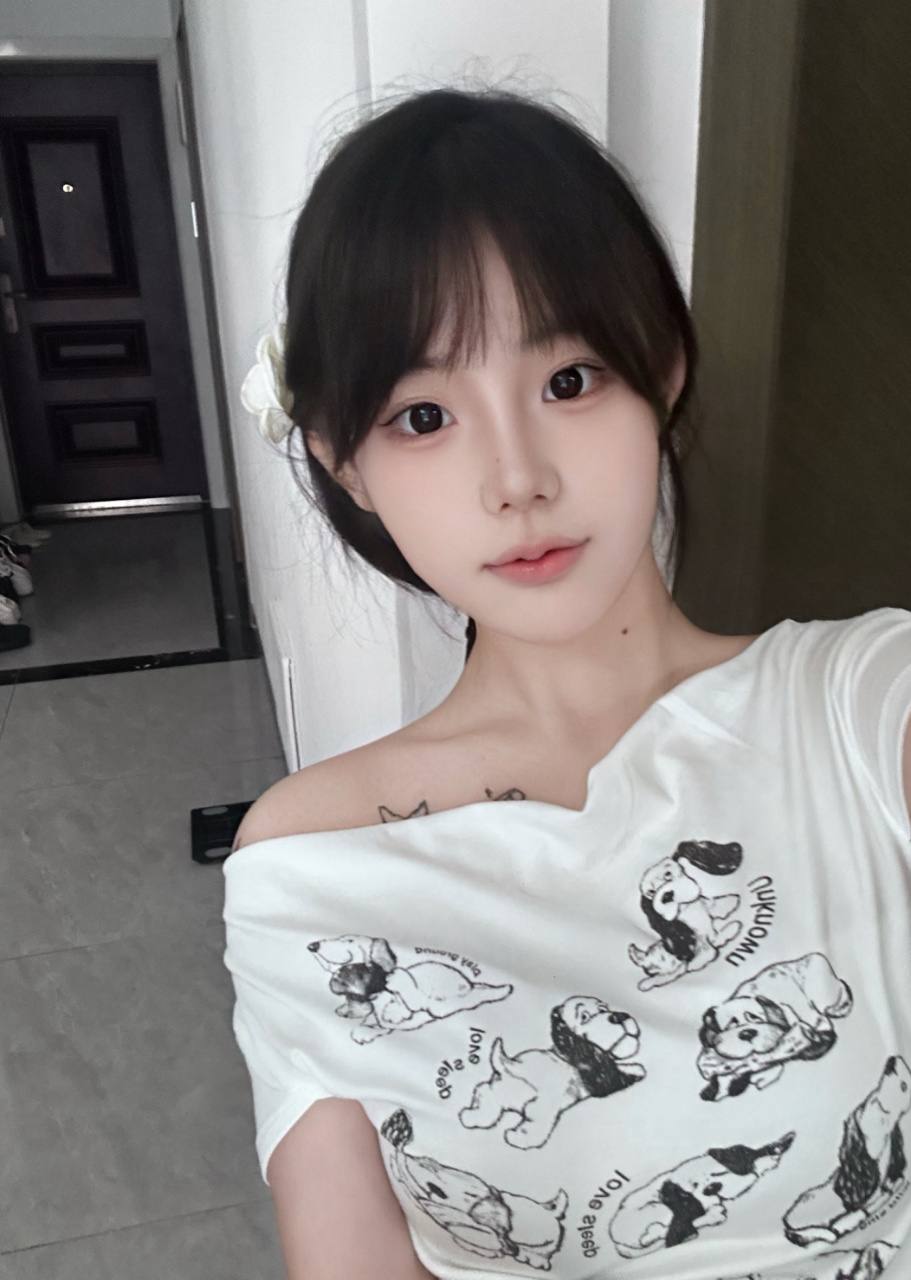 甜美学妹小佩