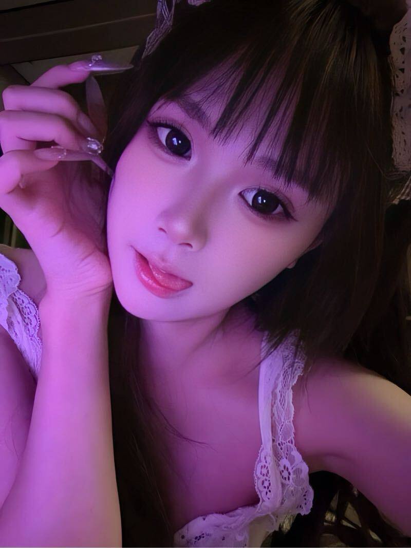 吊带小辣妹沛瑜