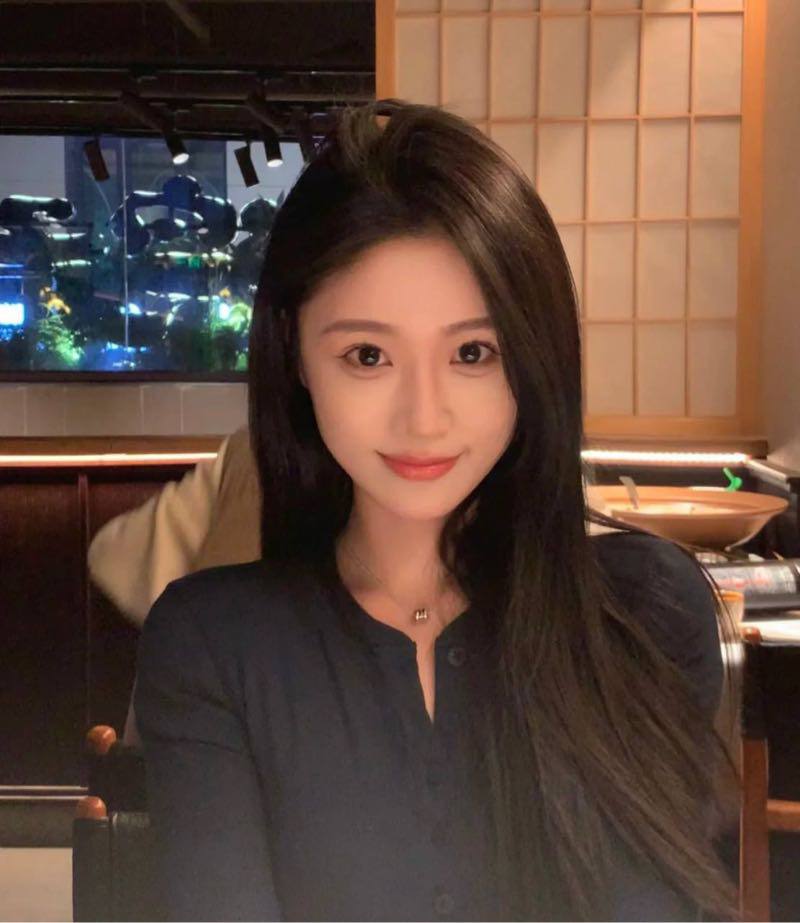 大眼娃娃脸美女Zeyra