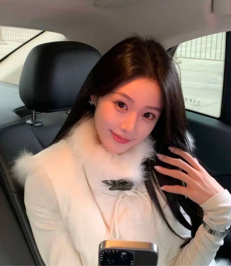 大眼娃娃脸美女Zeyra