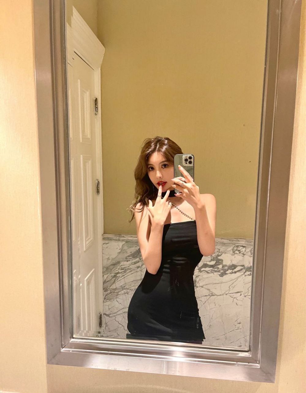 INS时尚博主婕茵