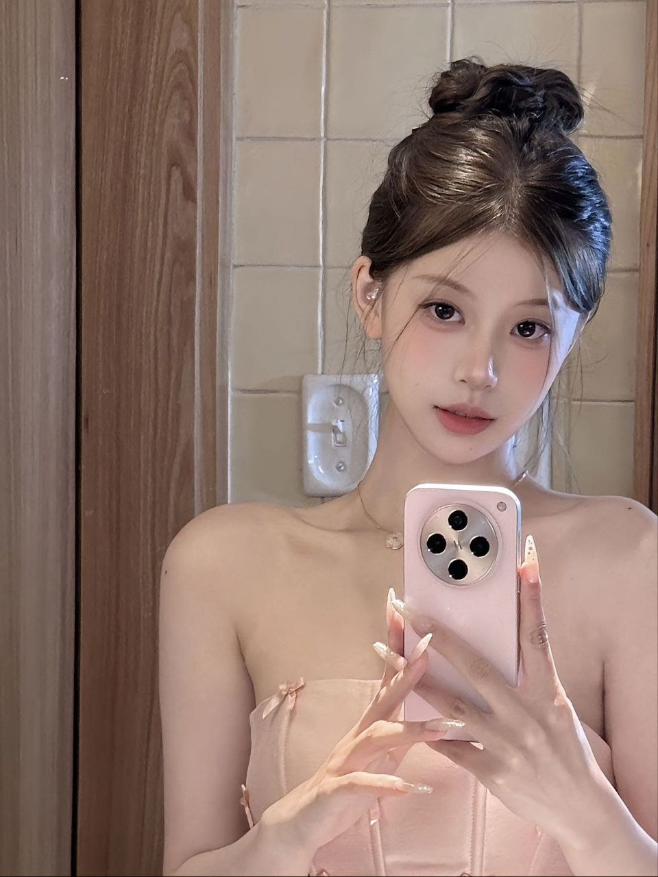 精致妆容小姐姐婉竹