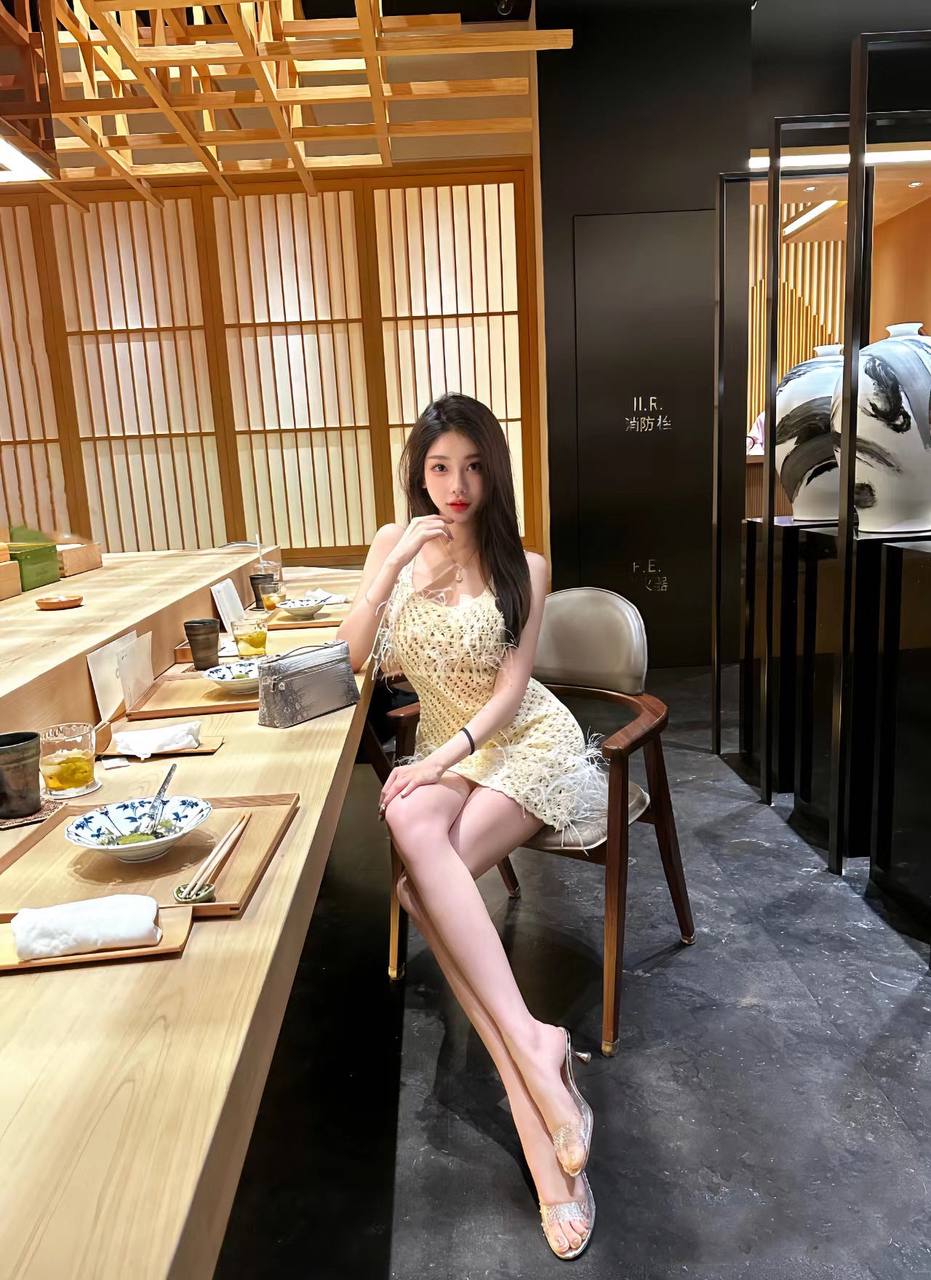 冷白纯欲感女神Aveny