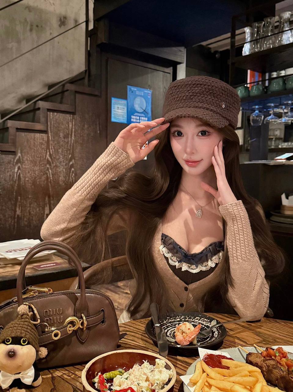 身材火辣模特方可