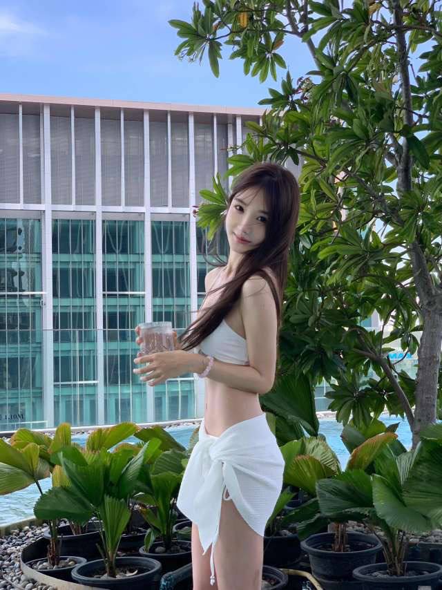 明媚氛围少女可怡