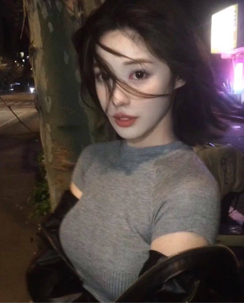 颜值出众留学生Myrel