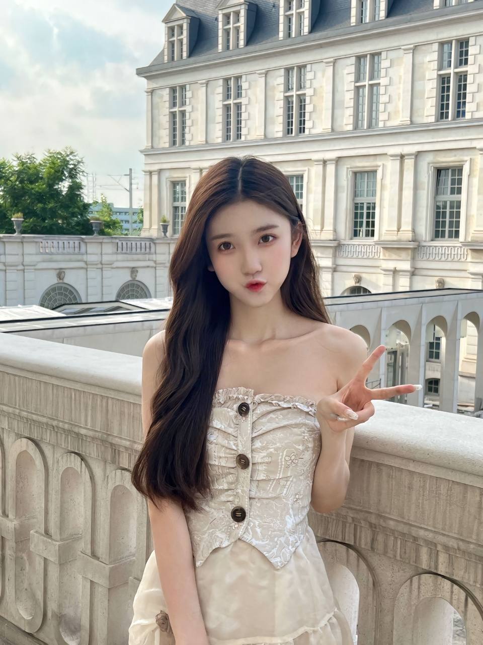 邻近感气质Ralyn