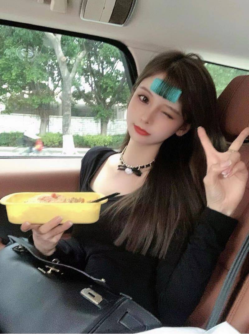 清瘦感身形睿雯