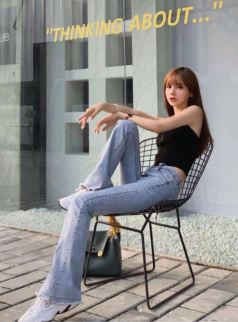 清瘦感身形睿雯