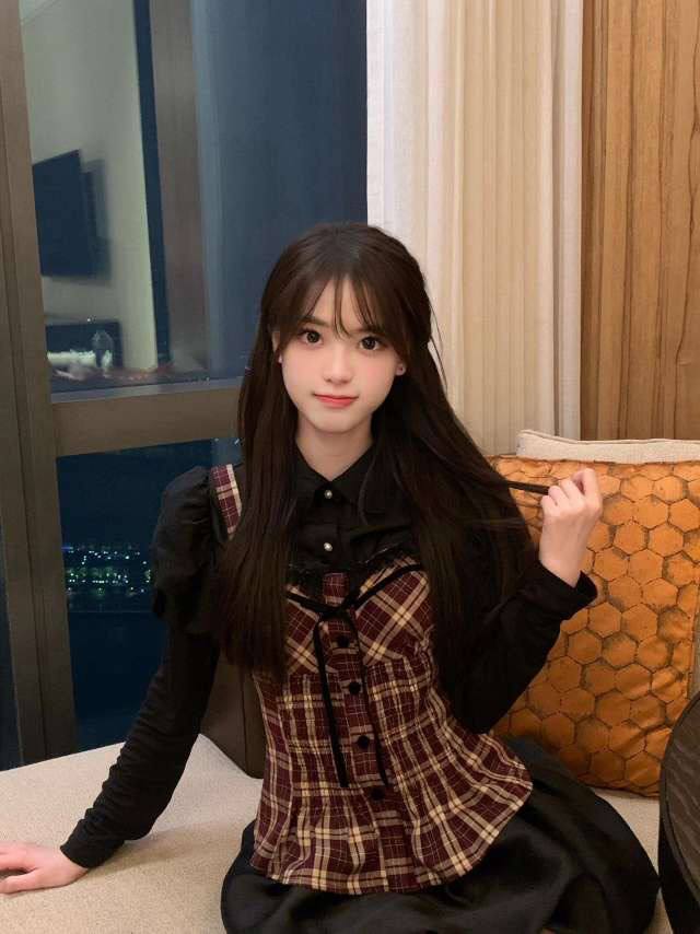 颜值网红学妹依依