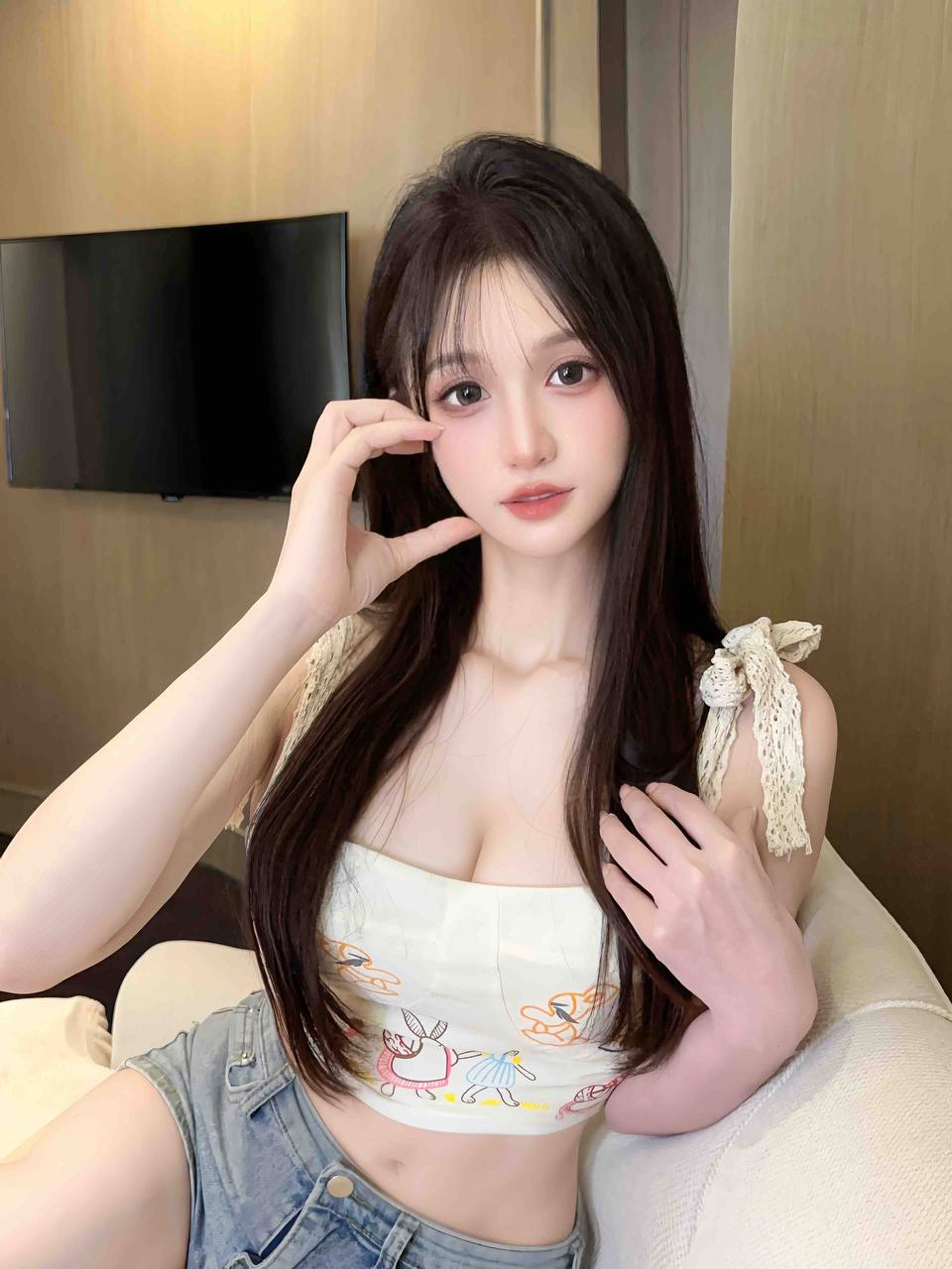 时尚吊带少女Quinn