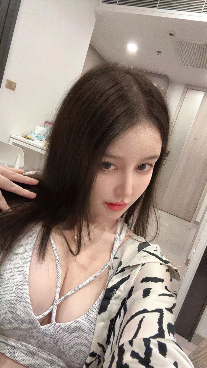 风格百变女神安朵