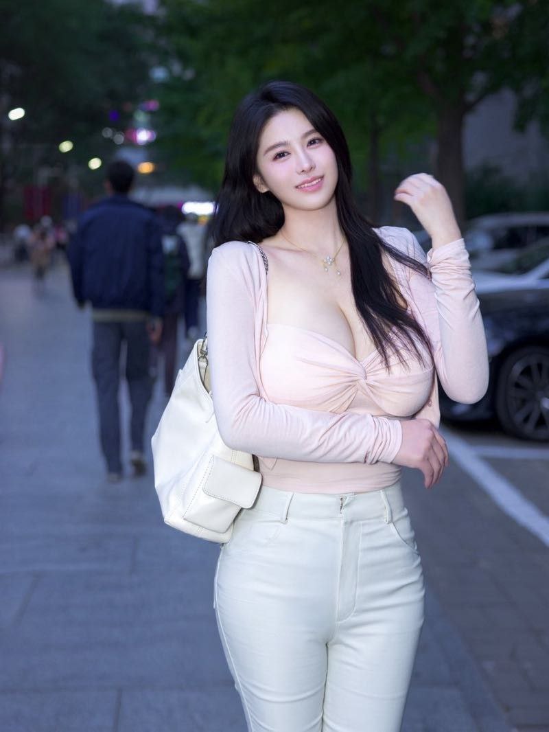 学院老师绾宁