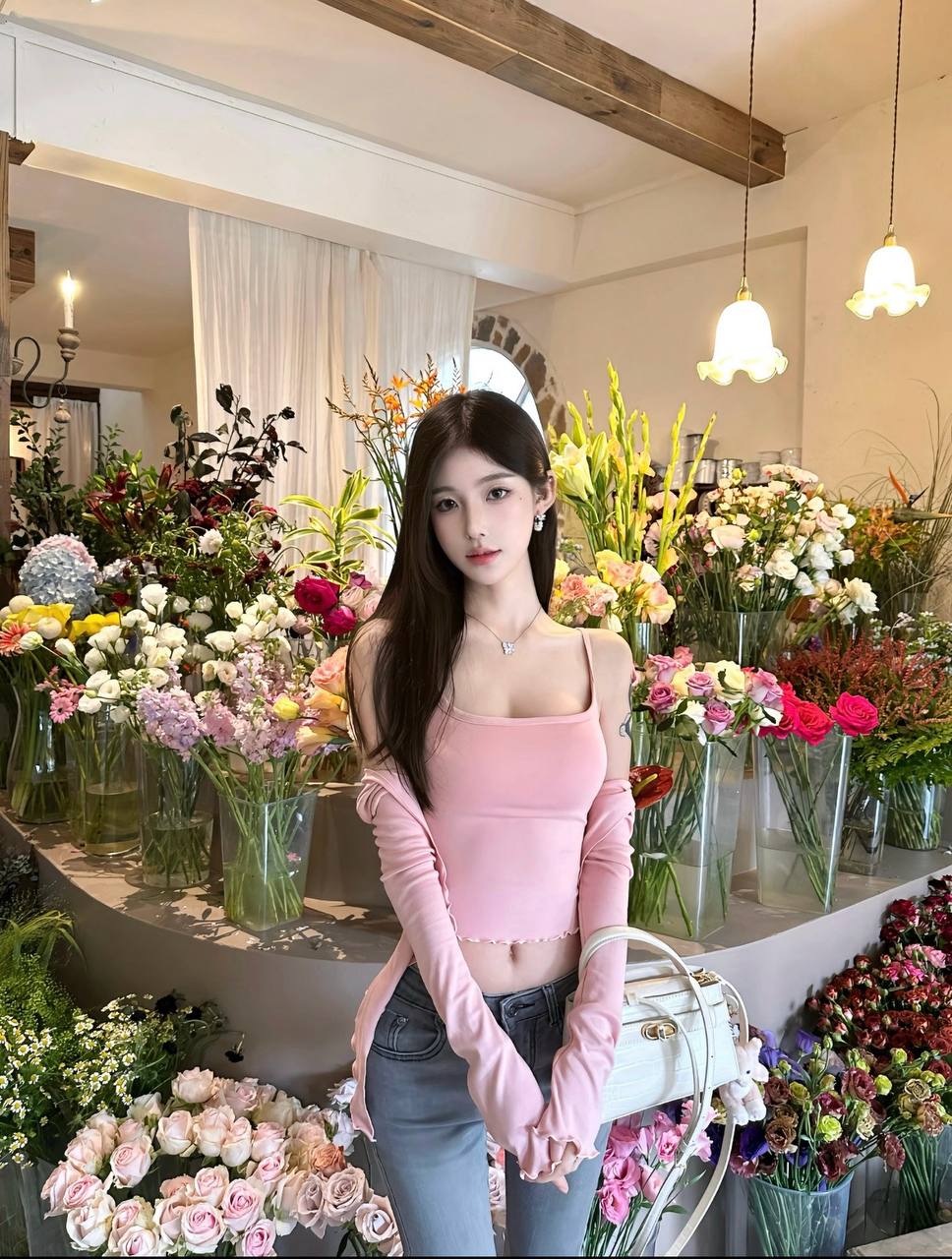 白净清秀女生夏琳
