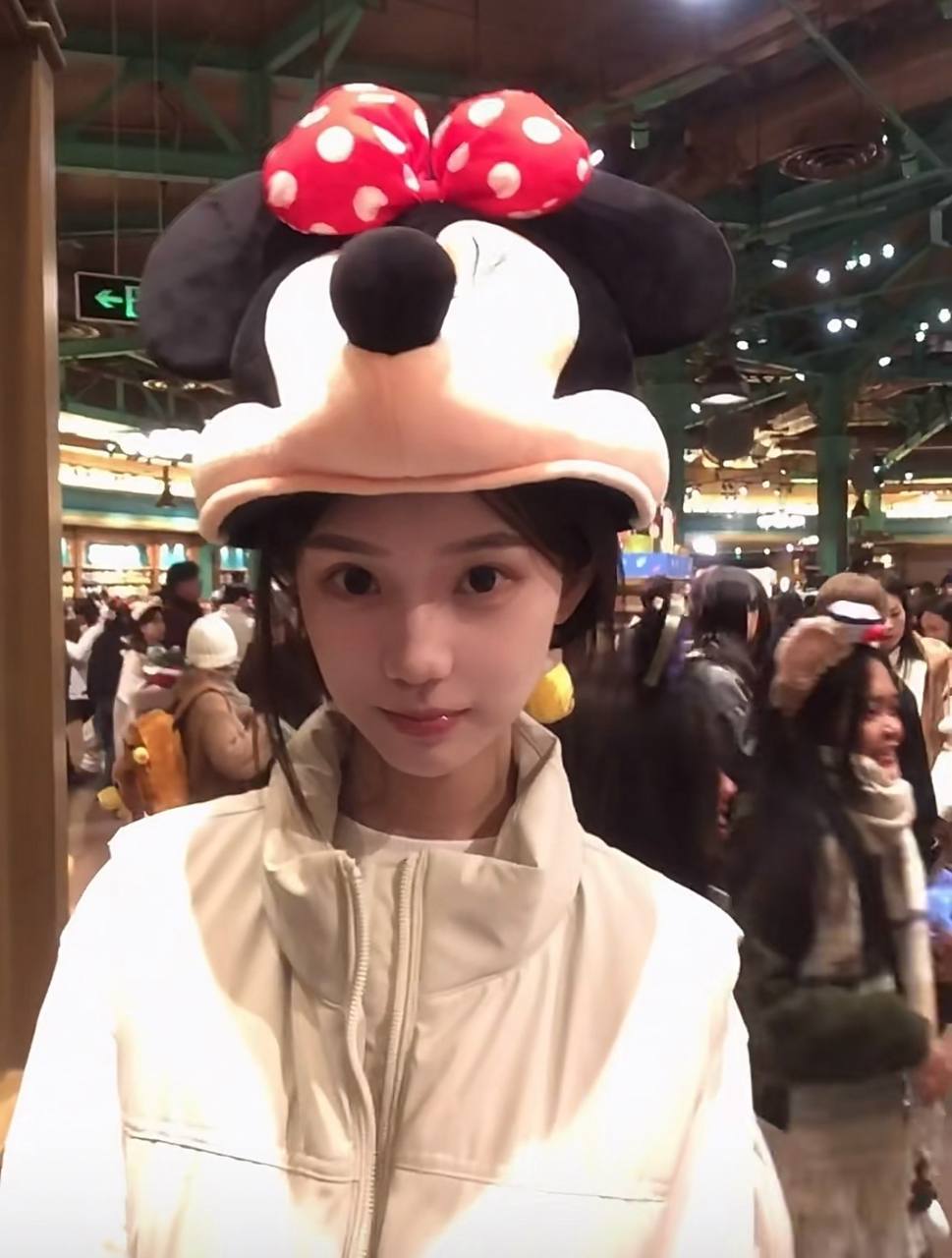 笑意盈盈甜妹慕妤