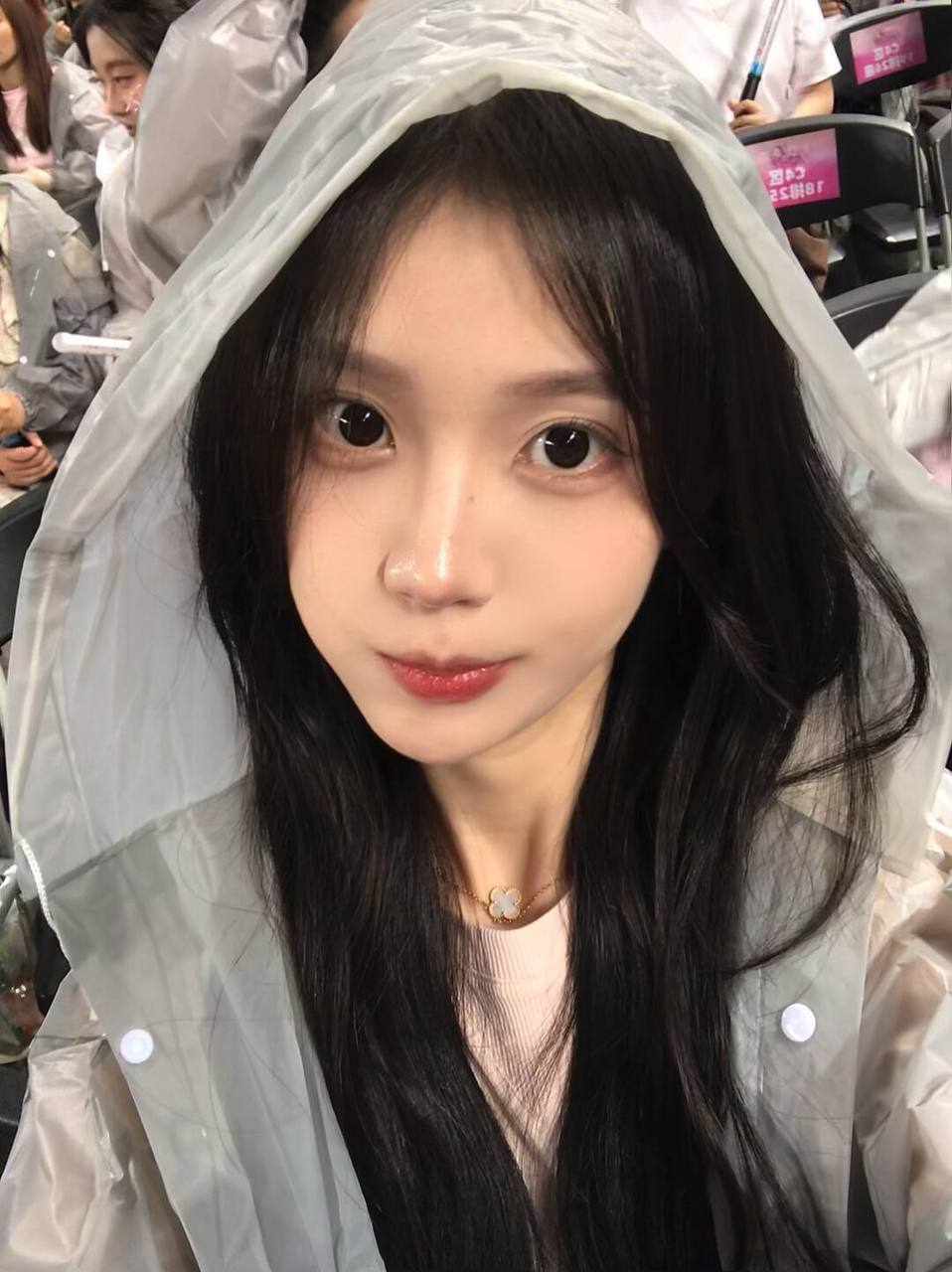 笑意盈盈甜妹慕妤