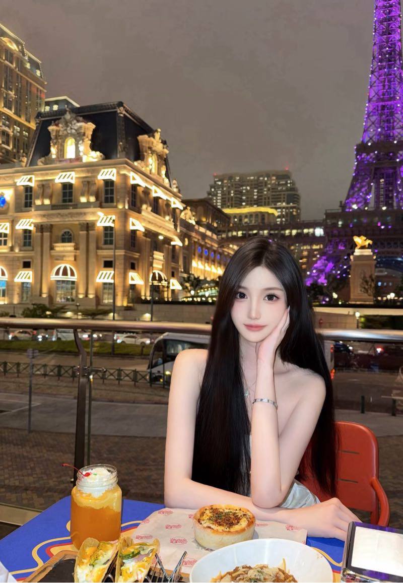 黑长发美女博主米恩
