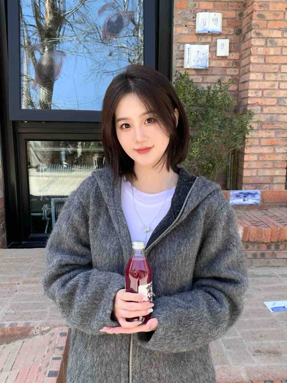 时尚洋气短发妹莎宁