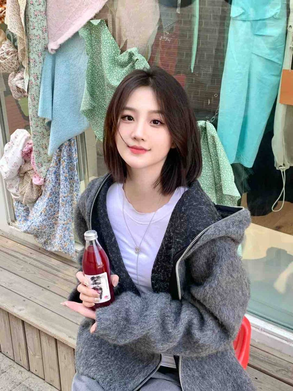 时尚洋气短发妹莎宁