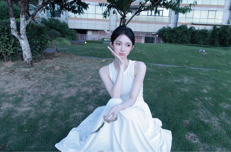 御姐型小脸美女Rosalie