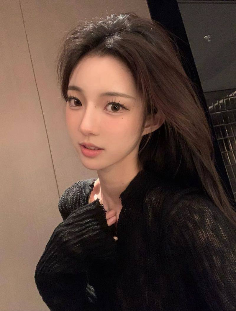 御姐型小脸美女Rosalie